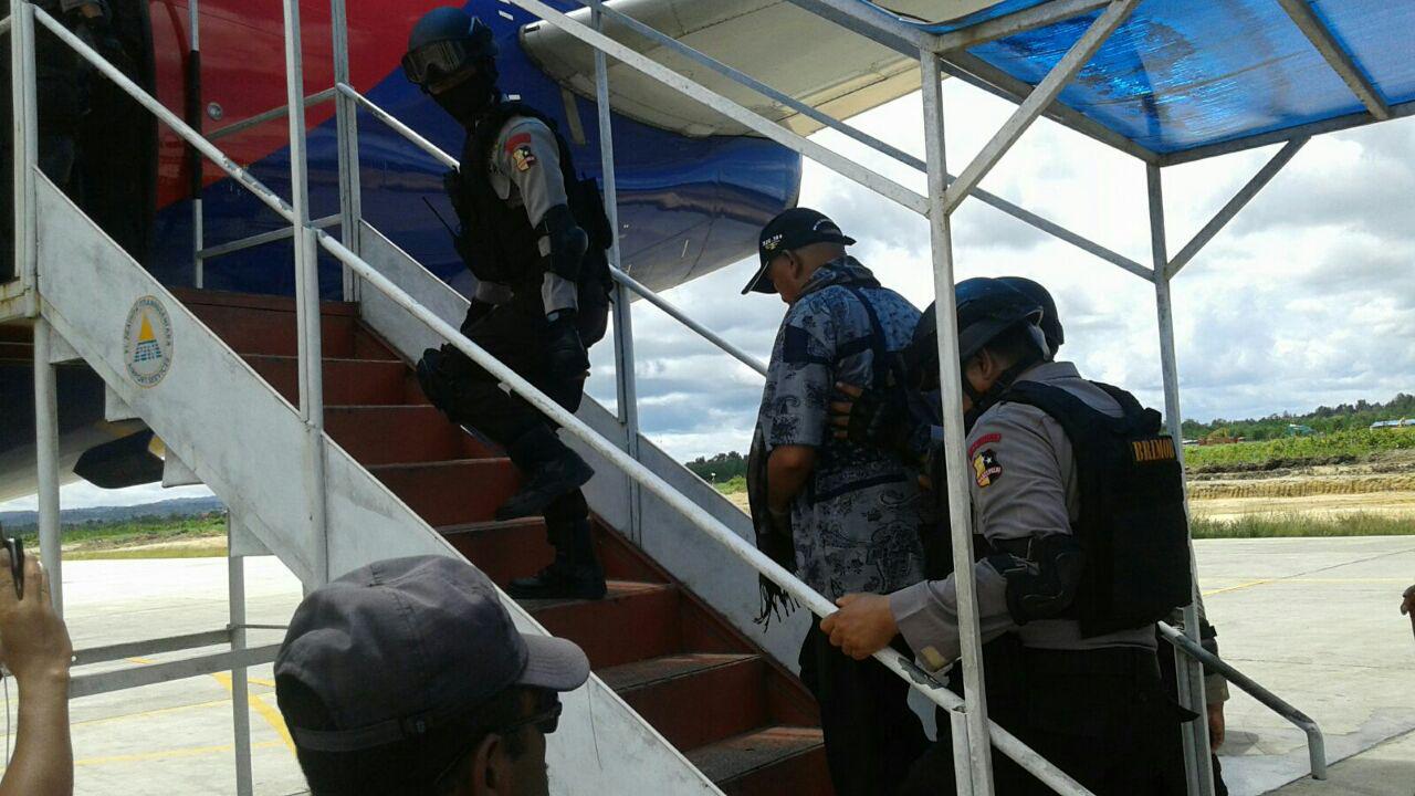 Labora Sitorus dibawa ke Jakarta