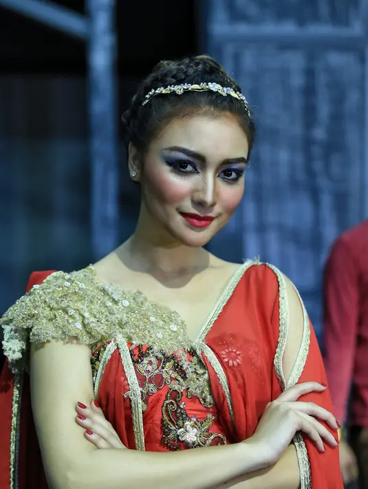 Pementasan teater Kampung Duku dalam tajuk Lysistrara ini mengisahkan kaum perempuan yang membawa semangat feminisme ditengah ancaman perang Athena dan Sparta. (Adrian Putra/Bintang.com)