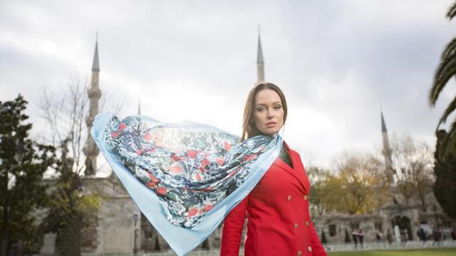 Yazma Turkiye Tren Scarf Terbaru Hadirkan Corak Unik Khas Turki Lifestyle Liputan6 Com