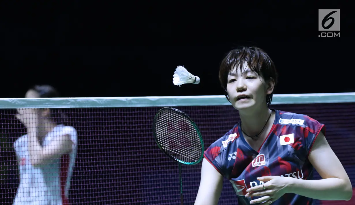 Ganda putri Jepang, Sayaka Hirota saat melawan Mayu Matsumoto/Wakana Nagahara di Final Indonesia Open 2018 di Istora GBK, Jakarta, Minggu (8/7). Yuki/Sayaka menang 21-14, 16-21, 21-14. (Liputan6.com/Helmi Fithriansyah)
