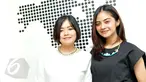 Tika dan Tiwi, mantan personil duo T2 menggelar jumpa pers di kawasan Mampang, Jakarta, Senin (8/6/2015). Keduanya akan kembali bersatu lewat sebuah konser reuni pada 14 Juni mendatang. (Liputan6.com/Panji Diksana)
