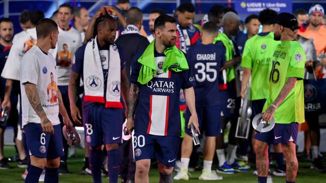 Foto: Ekspresi Datar Lionel Messi saat PSG Merayakan Gelar Juara Liga Prancis