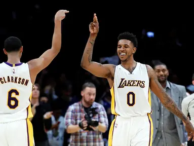 LA Lakers sukses membungkam Phoenix Suns 119-108 di Staples Center, Minggu (6/11/2016) waktu setempat atau Senin (7/11/2016) pagi WIB. (AP Photo/Alex Gallardo)