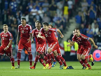 Pemain Bayern Muenchen berselebrasi merayakan kemenangan (AFP/Odd Andersen)