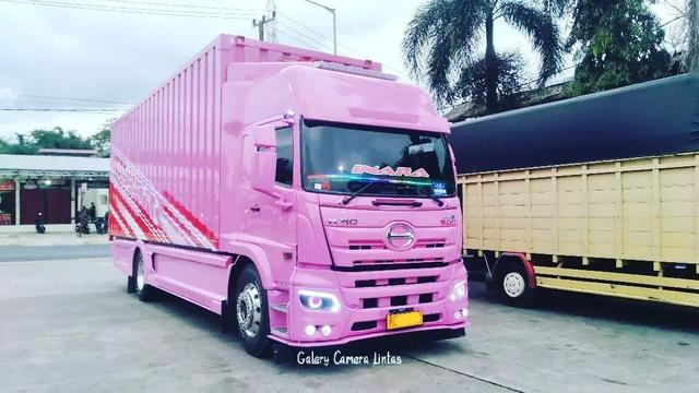 10 Potret Modifikasi Truk Hino yang Sukses Bikin Pangling di Jalan, Semuanya Gagah Banget!