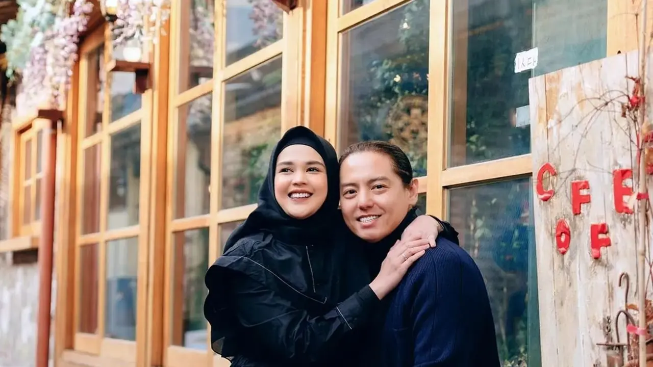 Potret Terbaru Roger Danuarta yang Aura Semakin Positif Usai Menikah dengan Cut Meyriska