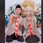 Pasangan pengantin mengenakan seragam Pramuka saat pernikahan  (Dok.TikTok/@https://www.tiktok.com/@putriaryautami08/video/7024095909965270298?is_copy_url=1&is_from_webapp=v1&q=%40putriaryautami08&t=1635852337653/Komarudin)