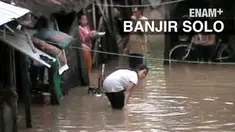 Banjir yang masih menggenangi beberapa kecamatan di Solo membuat masyarakat harus mengungsi di tenda-tenda darurat