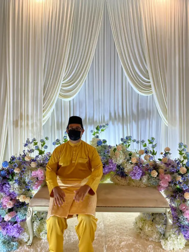 Viral Pria Berfoto Sendirian di Pelaminan, Berharap Cepat Dapat Jodoh. (Sumber: Twitter/@muzaffaryazid)