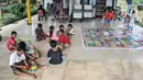 Anak-anak bermain lego di Ruang Publik Terpadu Ramah Anak (RPTRA) Rawa Jaya, Kelurahan Pondok Kopi, Duren Sawit, Jakarta Timur, Senin (6/6/2022). RPTRA masih menjadi tempat favorit anak-anak Ibu Kota untuk bermain serta ruang interaksi usai pulang sekolah. (merdeka.com/Iqbal S. Nugroho)