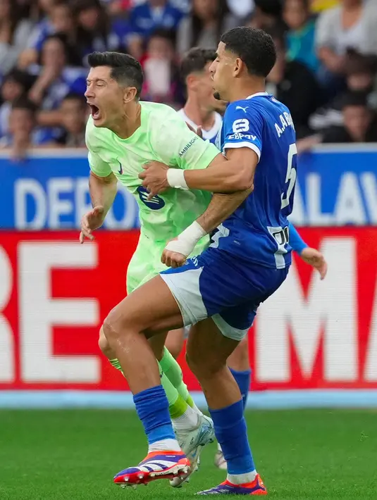 Dan di lintas kompetisi musim ini, Robert Lewandowski telah mencetak 12 gol. (Cesar Manso/AFP)