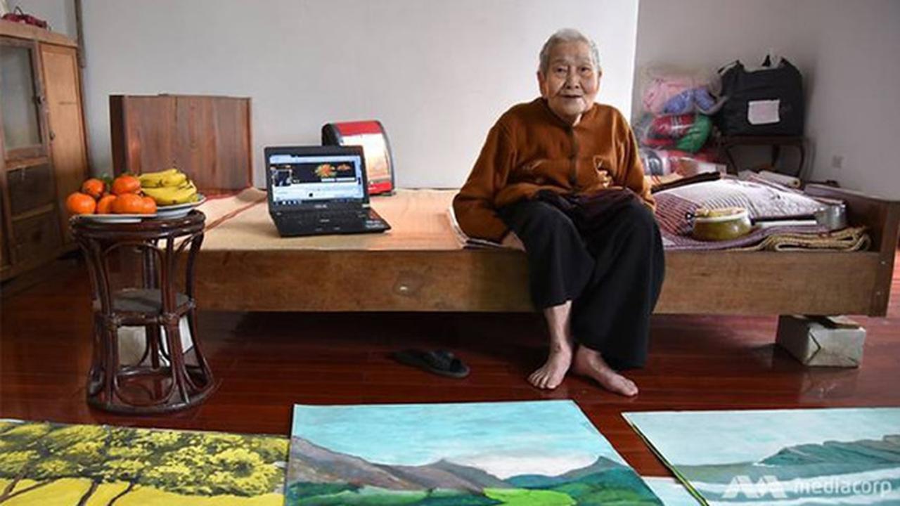 Kekinian, Nenek 97 Tahun Ini Sangat Melek Internet