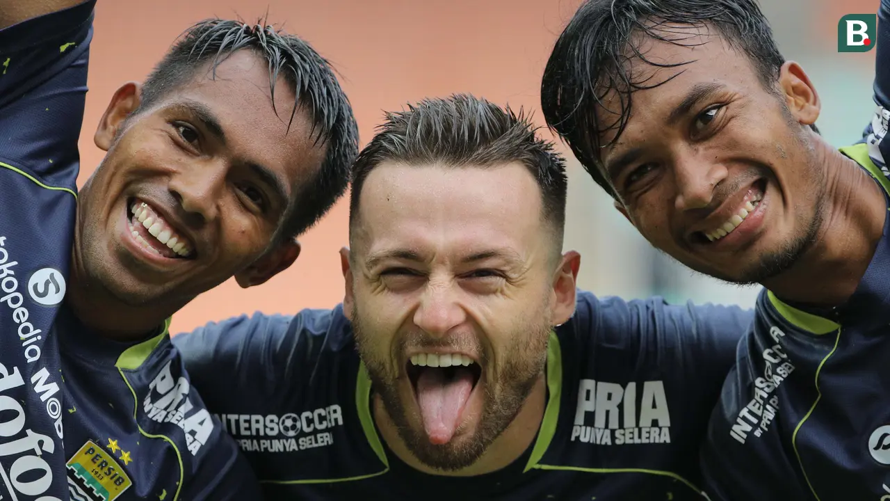 Foto: Persib Bandung Full Senyum, Tunda Kemenangan PSM Makassar untuk Jadi Juara BRI Liga 1 2022 / 2023