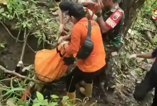 Korban pembunuhan dievakuasi dari dalam hutan di Nias