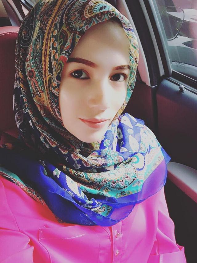 6 Pesona Benazir Istri Muda Limbad yang Dikabarkan Gugat Cerai