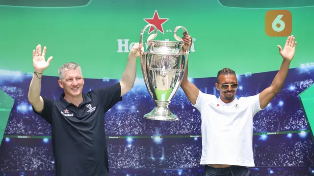 Kunjungan Bastian Schweinsteiger dan Luis Nani