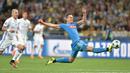 Penampilan apik Arkadiusz Milik bersama Napoli membuatnya telah mencetak tiga gol dan masuk dalam jajaran pencetak gol terbanyak Liga Champions 2016-2017. (AFP/Sergei Supinsky)