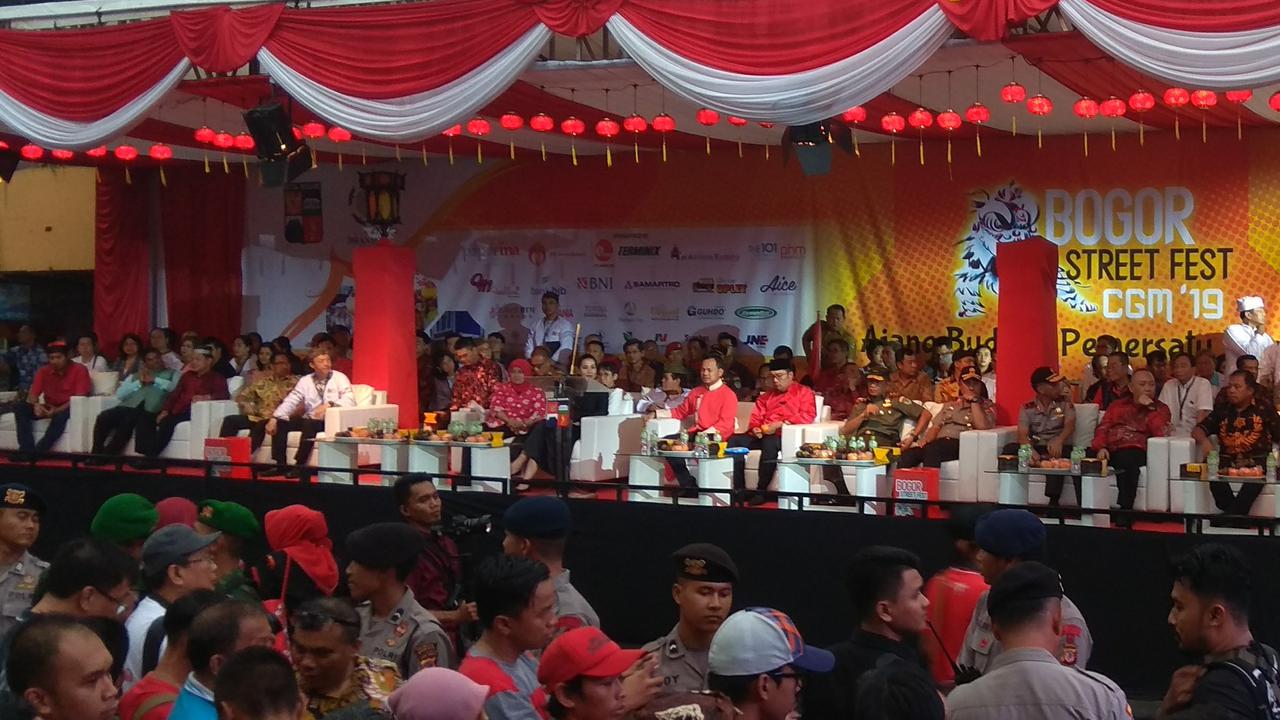 Gubernur Jawa Barat Ridwan Kamil hadiri perayaan Cap Go Meh di Kota Bogor. (Liputan6.com/Achmad Sudarno)