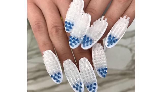 6 Potret Jari Kuku yang Dihias Absurd Ini Bikin Tepuk Jidat