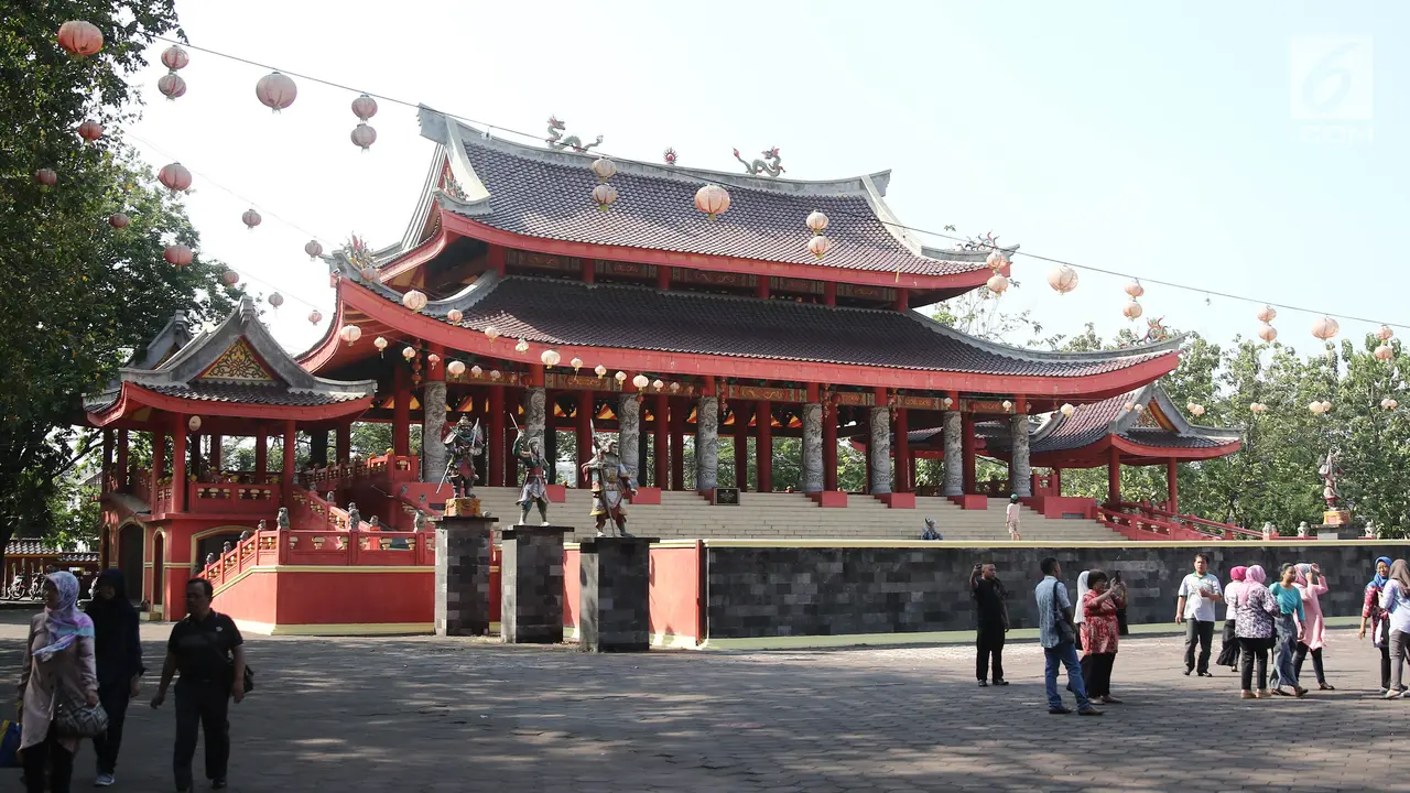 Mengunjungi Kelenteng Sam Poo Kong di Semarang