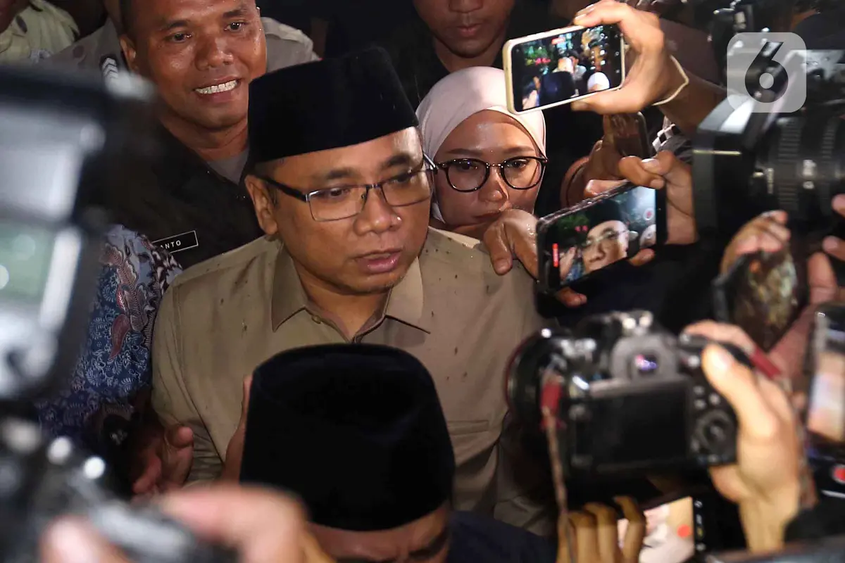 Mantan Menag Yaqut Cholil Qoumas Irit Bicara