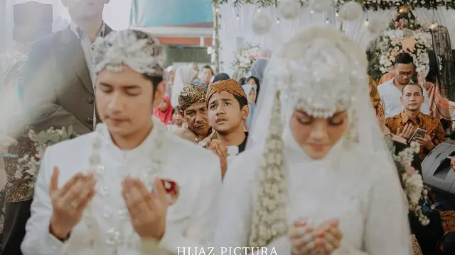 Tetap Berhubungan Baik, Ini 6 Potret Kebersamaan Henny Rahman dan Syakir Daulay
