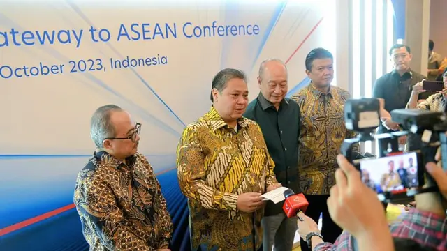 Menteri Koordinator Bidang Perekonomian Airlangga Hartarto saat menyampaikan sambutan dalam UOB Gateway to ASEAN Conference 2023 di Jakarta, Rabu (11/10 2023). (Dok Kemenko Perekonomian)