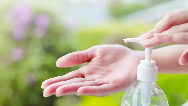 3 Hal yang Harus Diperhatikan Saat Pakai Hand Sanitizer