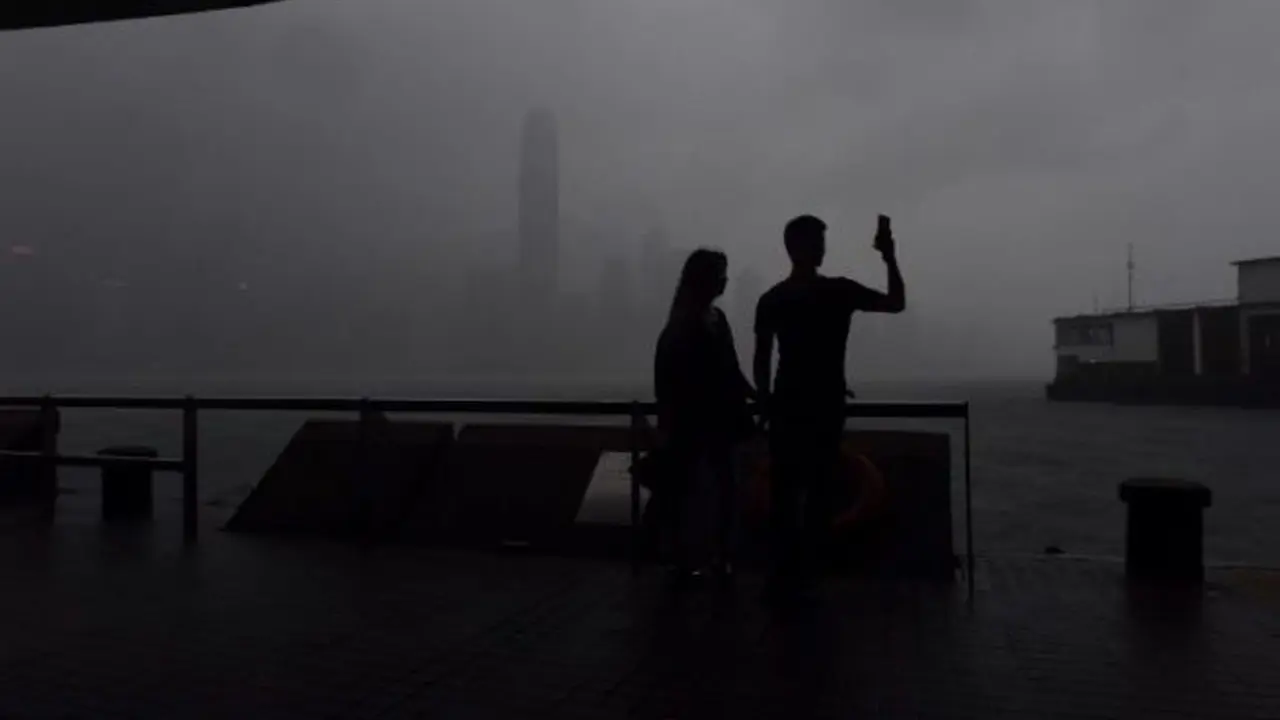 Setelah Hato, Hong Kong dan Makau Dihantam Badai Tropis Pakhar