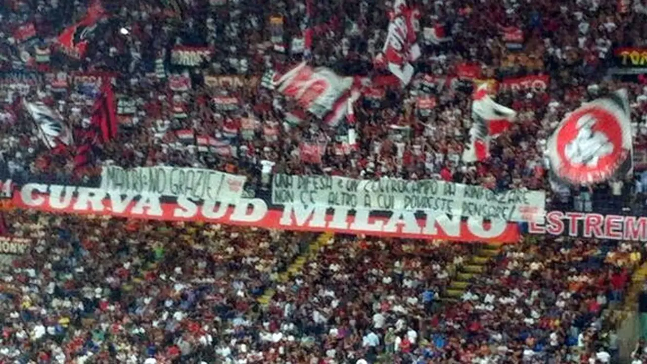 fans-milan-130829c.jpg