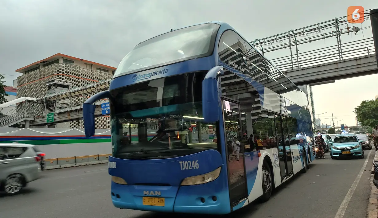 Sasis ini merupakan sasis dengan mesin yang memiliki tenaga terbesar di Indonesia untuk saat ini. MAN R37 dilengkapi dengan mesin D2676 common rail 12.419 cc yang mampu menghasilkan tenaga hingga 460hp pada 1900rpm dan torsi 2100nm pada 1000-1400rpm. Transjakarta menggunakan sasis ini pada armada bus tingkat wisata mereka.