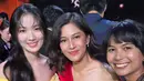 Soft makeup bernuansa peach bikin Dian Sastrowardoyo terlihat cantik natural khas perempuan Indonesia [@therealdisastr]