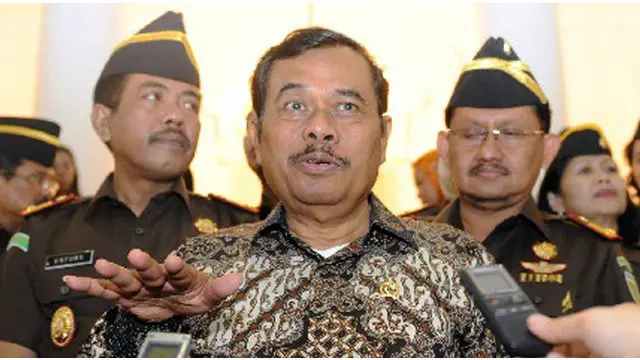 Jaksa Agung HM Prasetyo menegaskan, deponering untuk 2 mantan komisioner Komisi Pemberantasan Korupsi, Bambang Widjojanto dan Abraham Samad adalah hak prerogatif dirinya. 