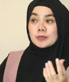 Tak ingin tersakiti terus menerus setiap hari, Sarita Abdul Mukti memutuskan untuk mengakhiri rumah tangga yang dibangun sekitar 20 tahun. Ia berharap sang suami, bisa bahagia atas pernikahannya dengan Jenifer Dunn. (Nurwahyunan/Bintang.com)