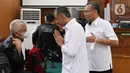 Terdakwa kasus merintangi penyidikan atau obstruction of justice pembunuhan berencana terhadap Brigadir Nopriansyah Yosua Hutabarat (Brigadir J), Hendra Kurniawan (kedua kanan) dan Agus Nurpatria (kanan) saat menjalani sidang lanjutan di Pengadilan Negeri Jakarta Selatan, Kamis (3/11/2022). Sidang tersebut beragenda mendengarkan keterangan delapan orang saksi yang dihadirkan jaksa penuntut umum (JPU), salah satunya teknisi CCTV. (Liputan6.com/Herman Zakharia)