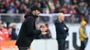 Pelatih Stuttgart, Sebastian Hoeness. (THOMAS KIENZLE / AFP)