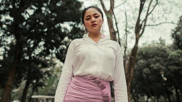 FOTO: Gaya OOTD Marshanda dengan Busana Putih, Tampil Stylish