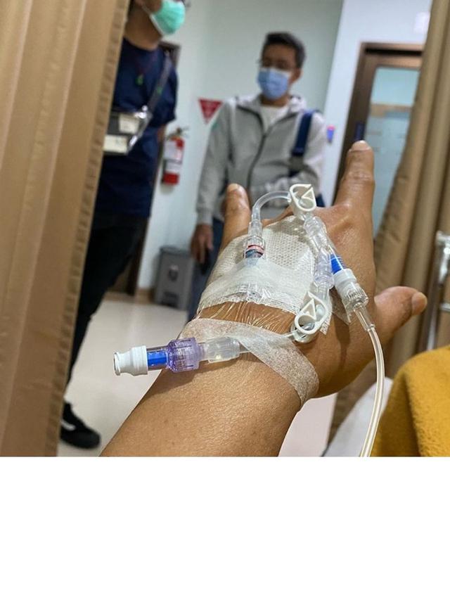 6 Potret Terbaru Ari Lasso yang Jalani Perawatan, Sakit Punggung Kambuh