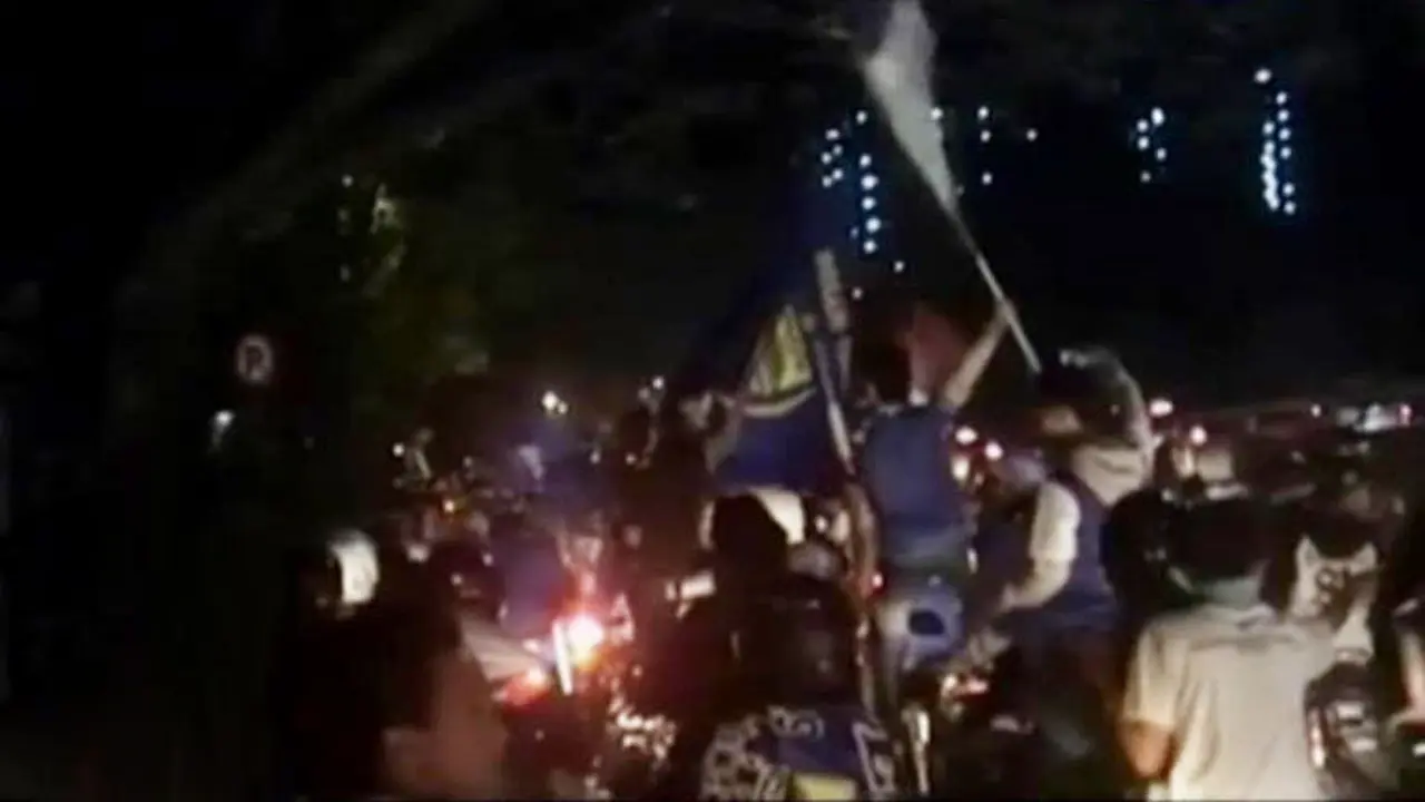 Euforia Kemenangan Persib, Jalanan Kota Bandung Membiru