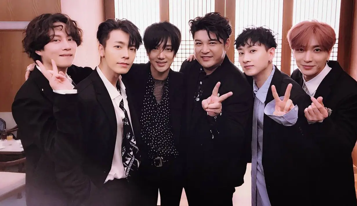 Super Tv adalah acara yang semuanya langsung ditangani oleh para personel Super Junior. Acara ini menampilkan keseruan yang dilakukan oleh para personel Super Junior. (Foto: Soompi.com)