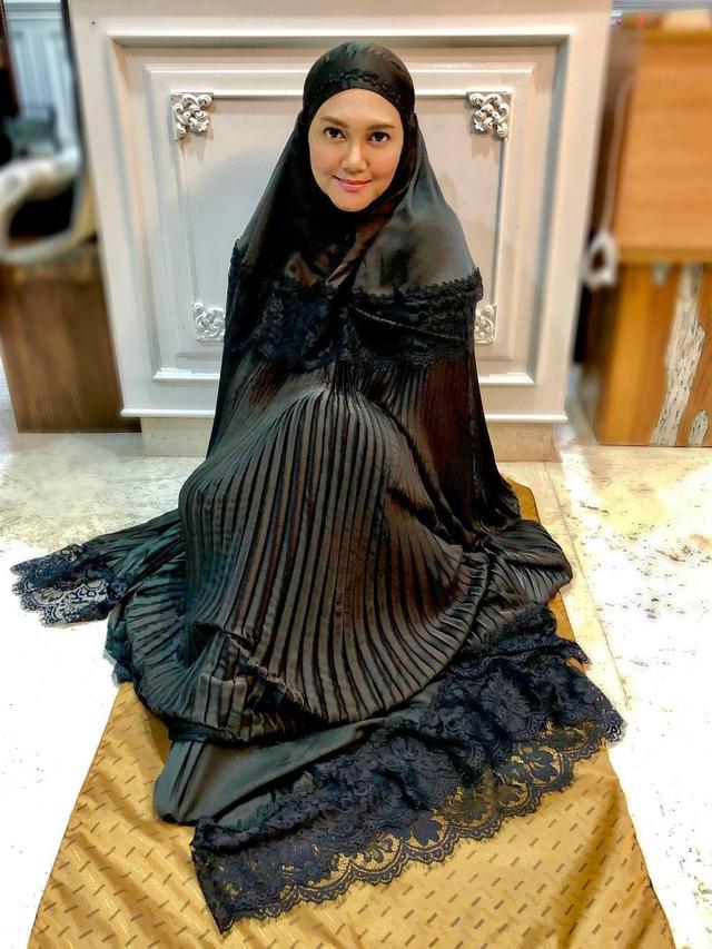 Bella Saphira (https://www.instagram.com/p/CNkakQMHOOX/)