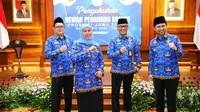 Khofifah Indar Parawansa mengikuti secara langsung pengukuhan Dewan Pengurus Korps Pegawai Republik Indonesia (KORPRI) Jawa Timur. (Dian Kurniawan/Liputan6. com)