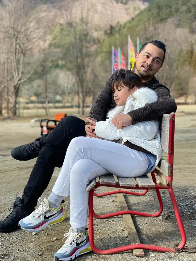 6 Potret Kebersamaan Sultan Djorghi dengan Putrinya Aquena, Penuh Kehangatan