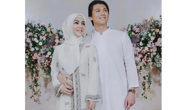 7 Potret Syahrini Saat 'Di Rumah Saja', Makin Mesra dengan Suami