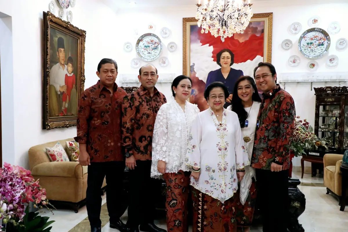Ketua Umum PDIP Megawati Soekarnoputri pada hari pertama Idul Fitri, Sabtu