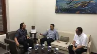 Kementerian Pemuda dan Olahraga mengajak Garuda Indonesia untuk menjadi sponsor bagi pebalap Formula 1 asal Tanah Air, Rio Haryanto.