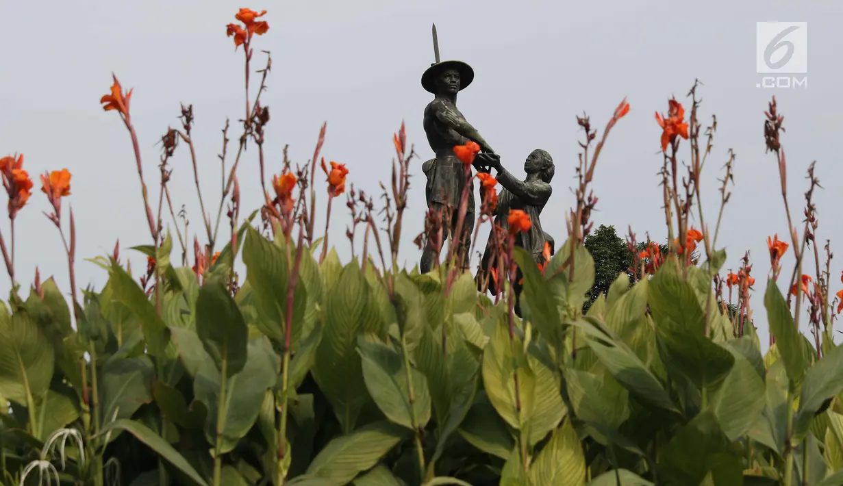Patung Pahlawan terlihat di Taman Tugu Tani, Jakarta, Rabu (9/1). Taman Tugu Tani masuk dalam rencana revitalisasi lima taman yang ada di Jakarta pada tahun ini. (Liputan6.com/Helmi Fithriansyah)