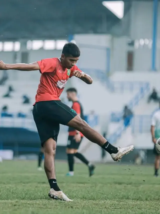 7 Potret Latihan Persebaya Jelang Pertandingan Lawan Persib di Piala Presiden 2022