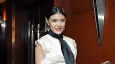 Olga Lydia tampil mengejutkan dengan bulu matanya, Jakarta. Foto diambil pada Senin (24/11/2014). (Liputan6.com/Panji Diksana)