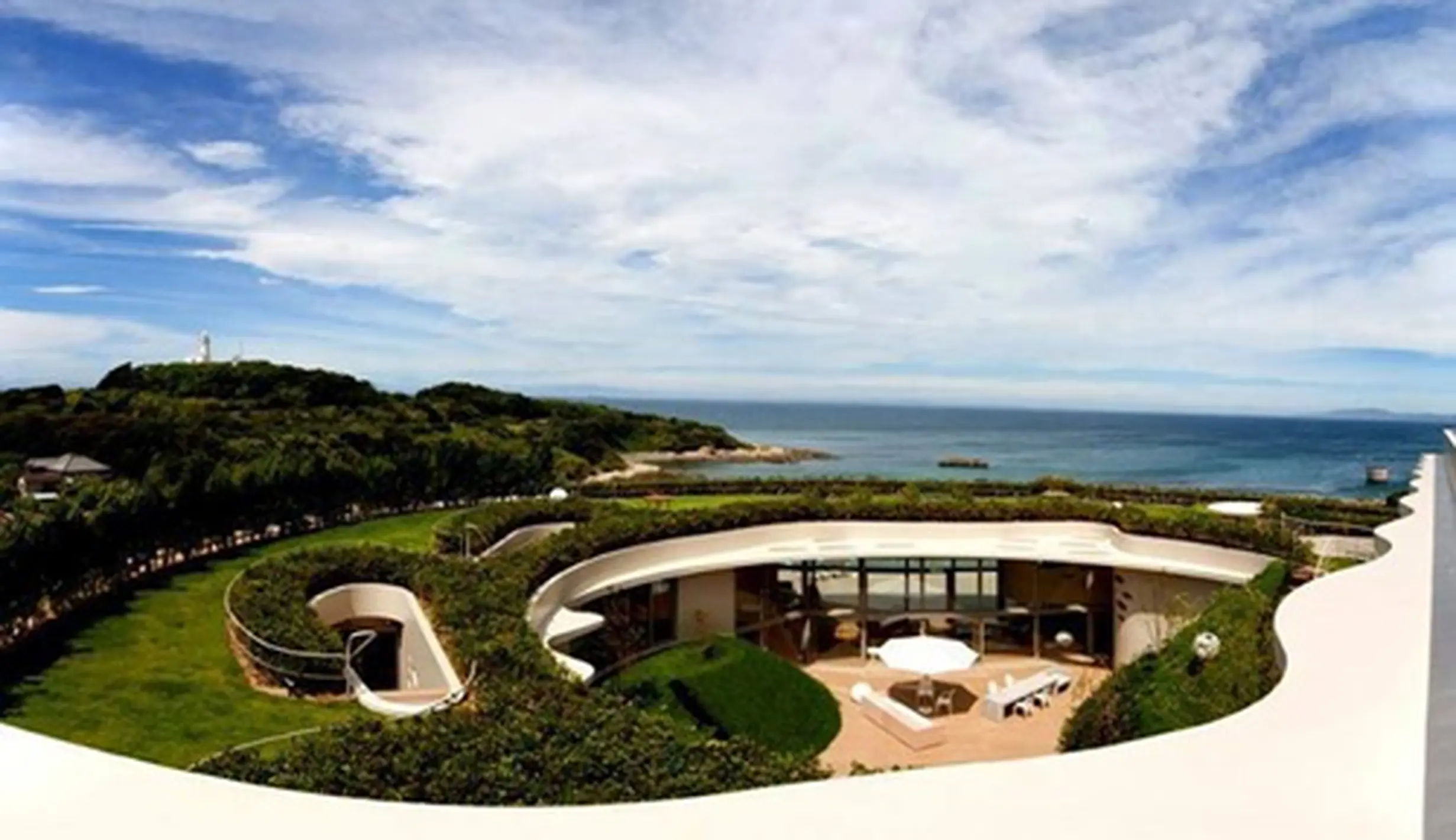 Rumah Unik Dengan Atap Rumput: Keren Abis Ladies
